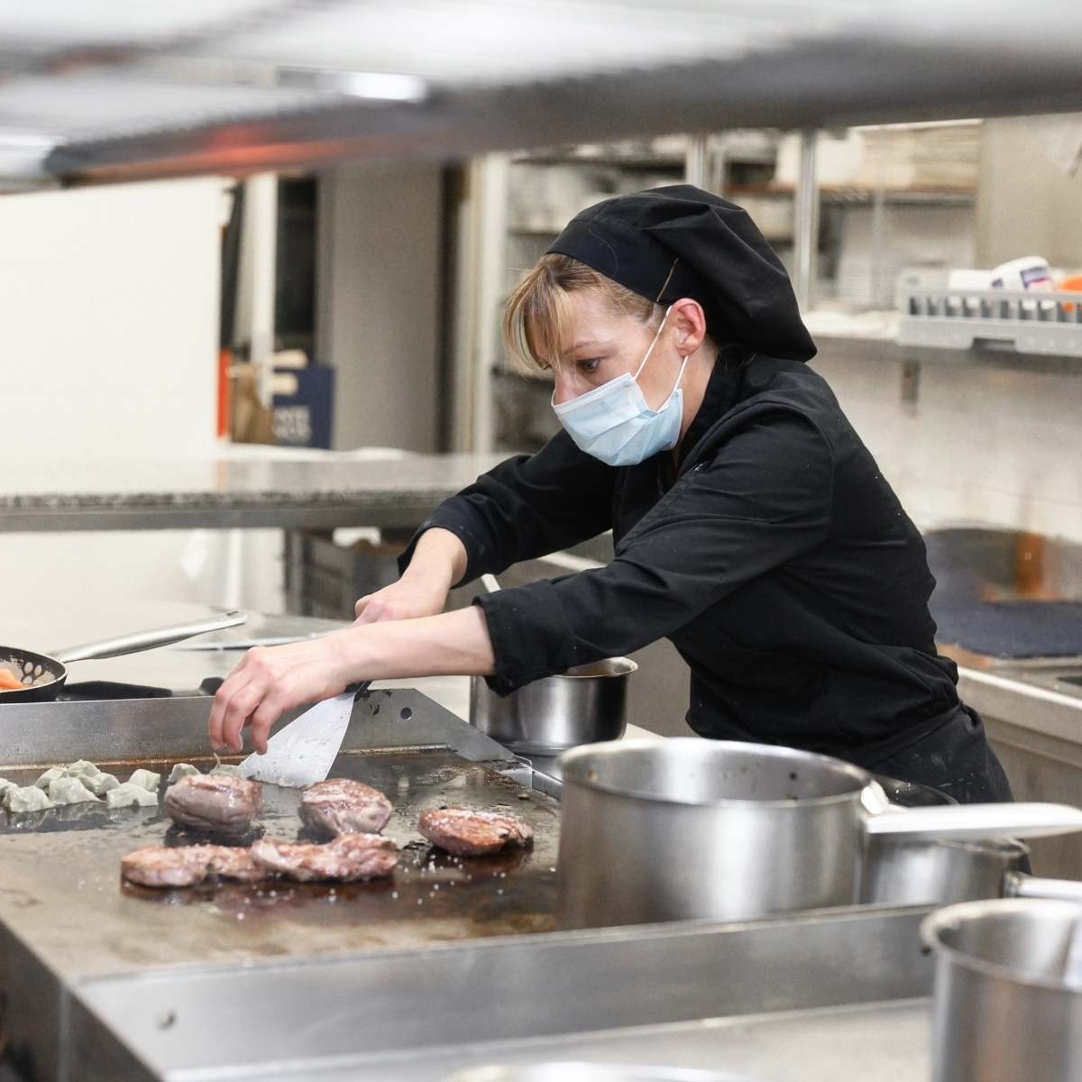 Equipos de Cocción para Restaurantes: Beneficios y Ventajas