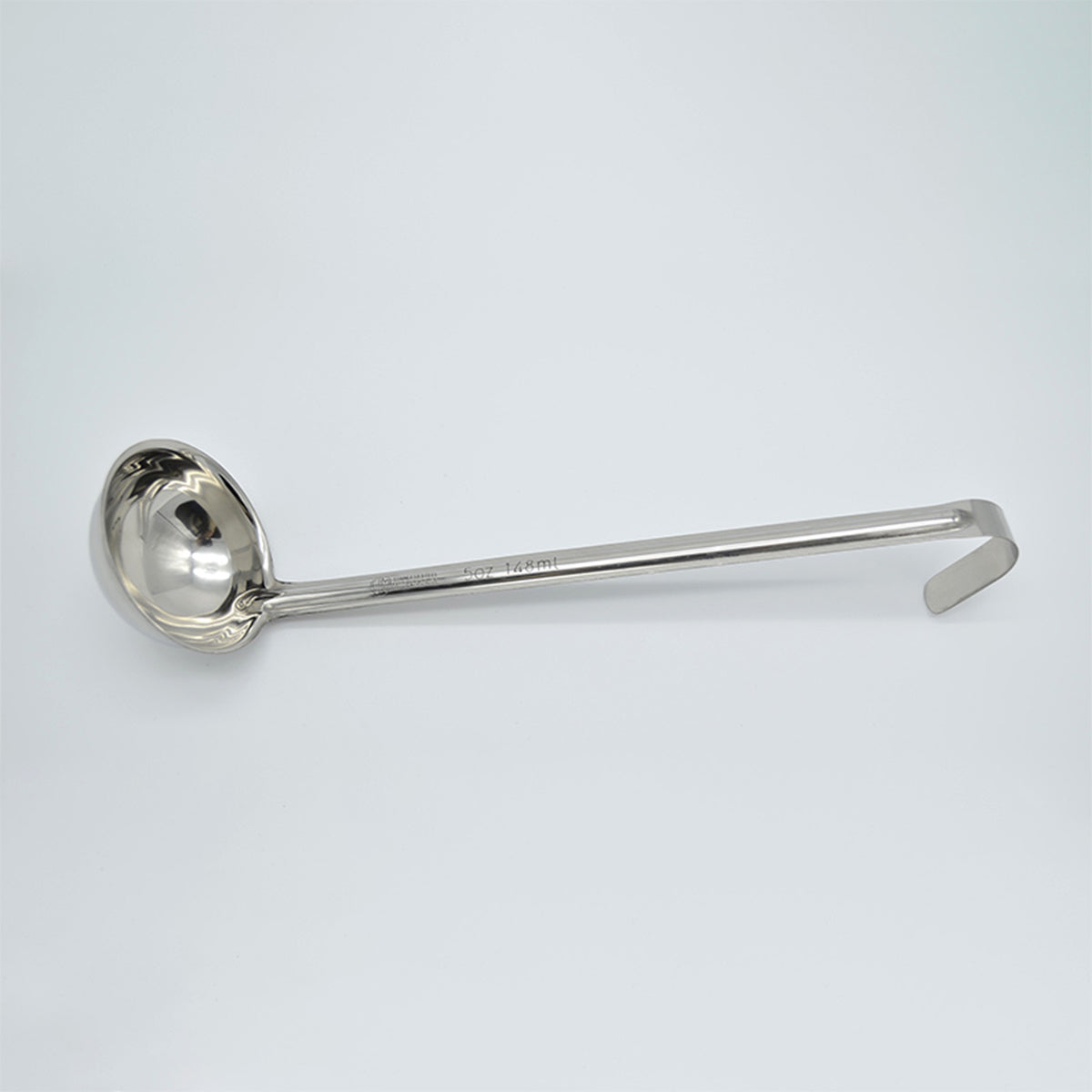 Cucharón de 5 oz de Acero Inoxidable Troquelado