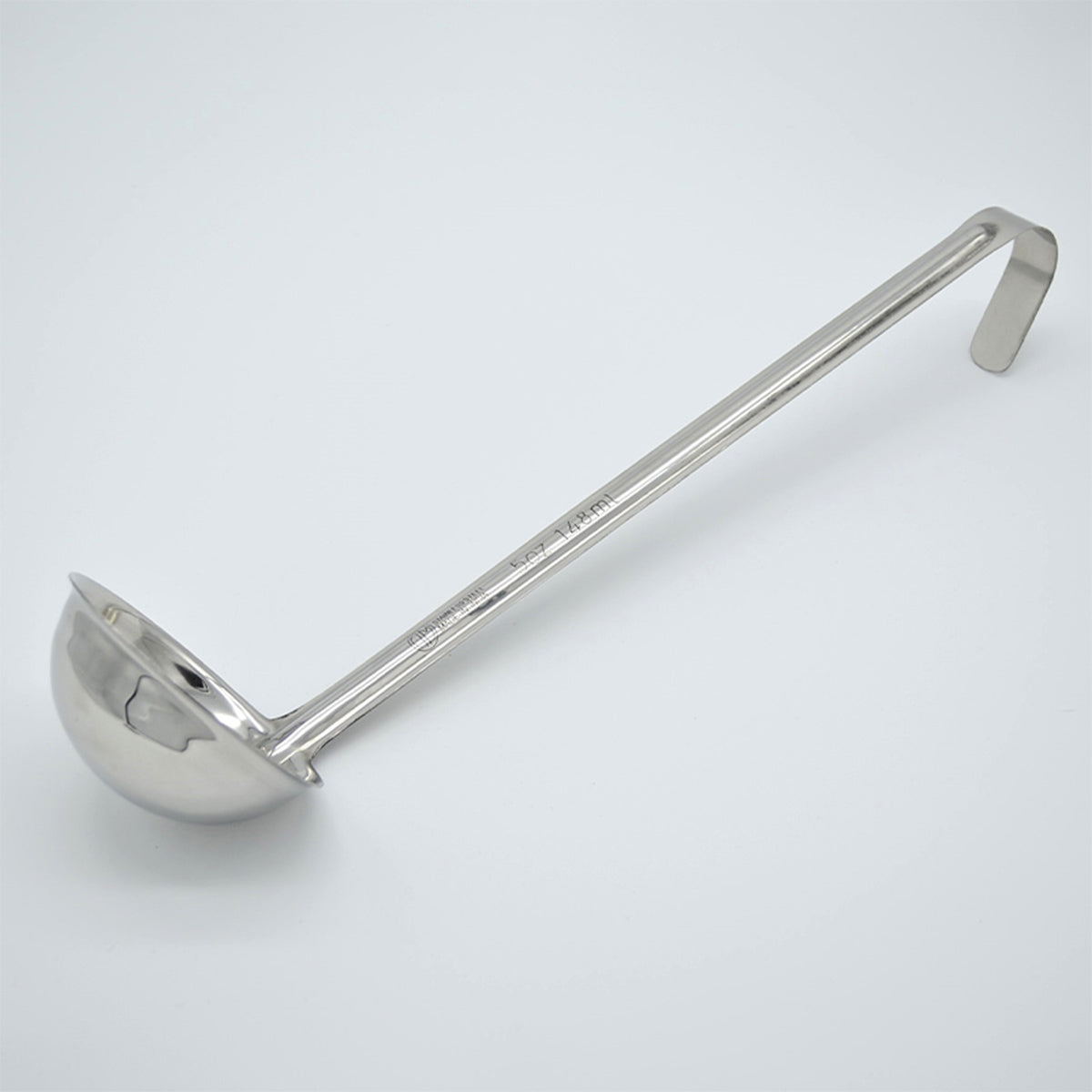 Cucharón de 5 oz de Acero Inoxidable Troquelado