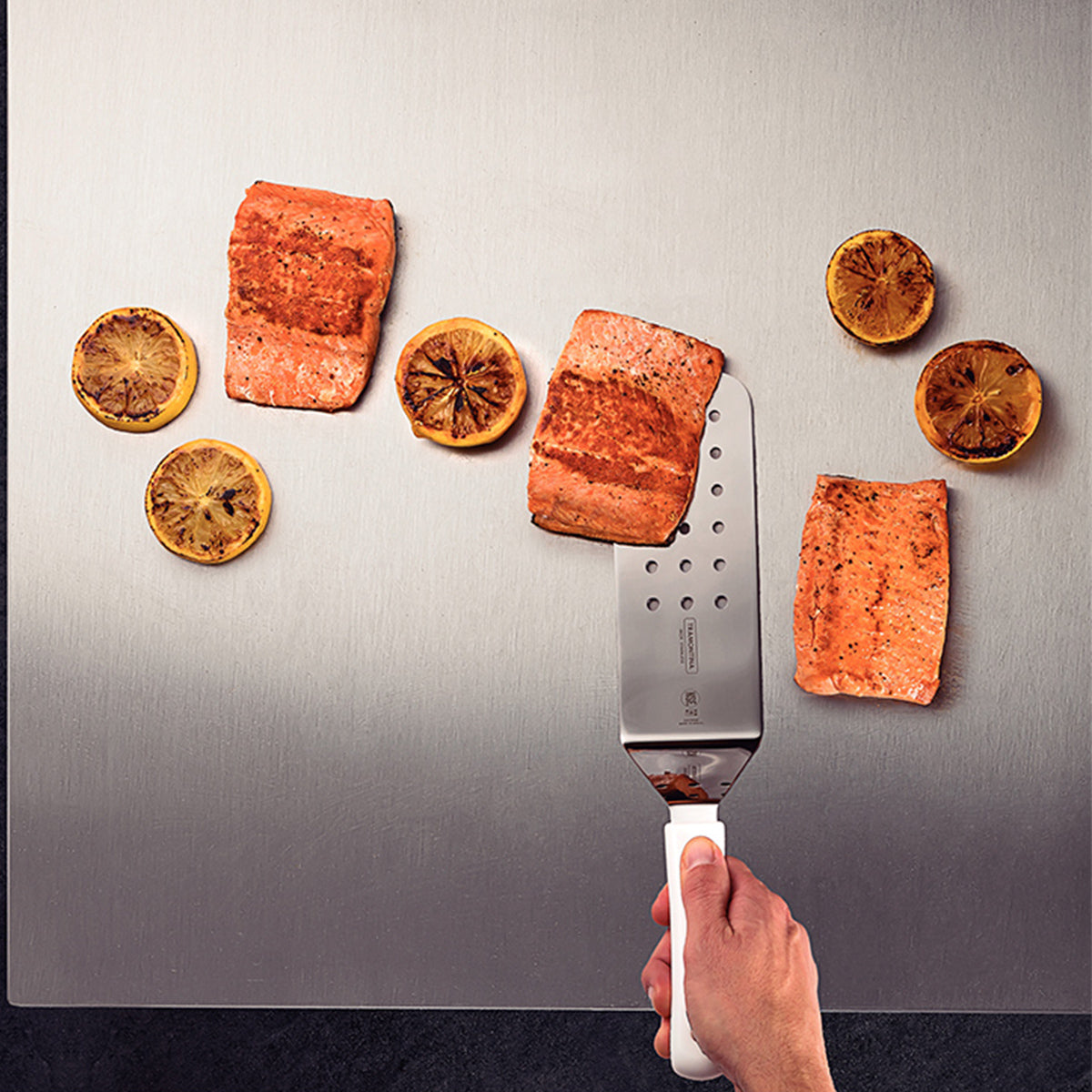 Pala Volteadora con Hoja de 9 Pulgadas con Plástico Blanco