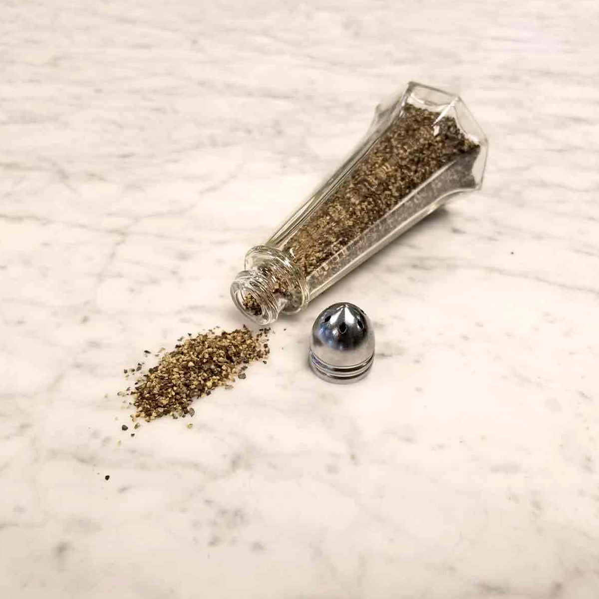 Salero / Pimentero Torre 1 oz Contiene 12 Piezas